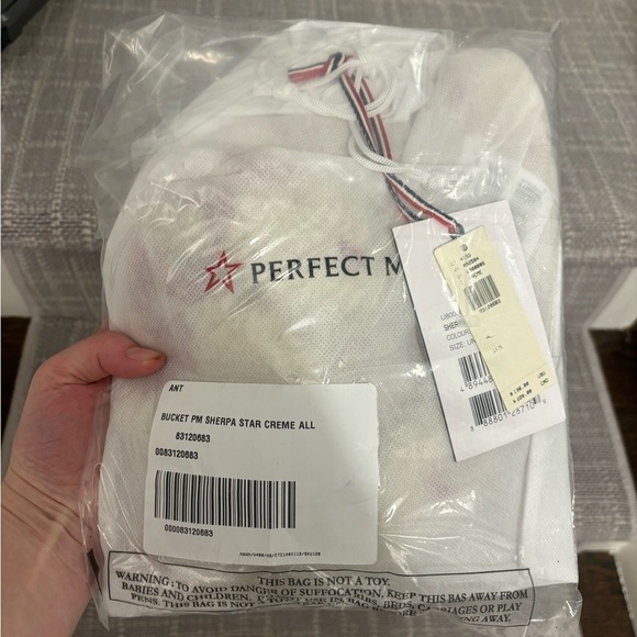 NWT Perfect Moment Sherpa Star Bucket Hat - Picture 4 of 4